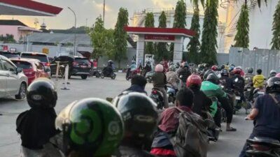 Ilustrasi antrean di Stasiun Pengisian Bahan Bakar Umum (SPBU)