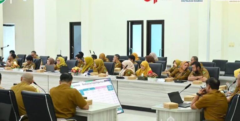Suasana rapat evaluasi kinerja Bapenda Kaltim Triwulan III 2026