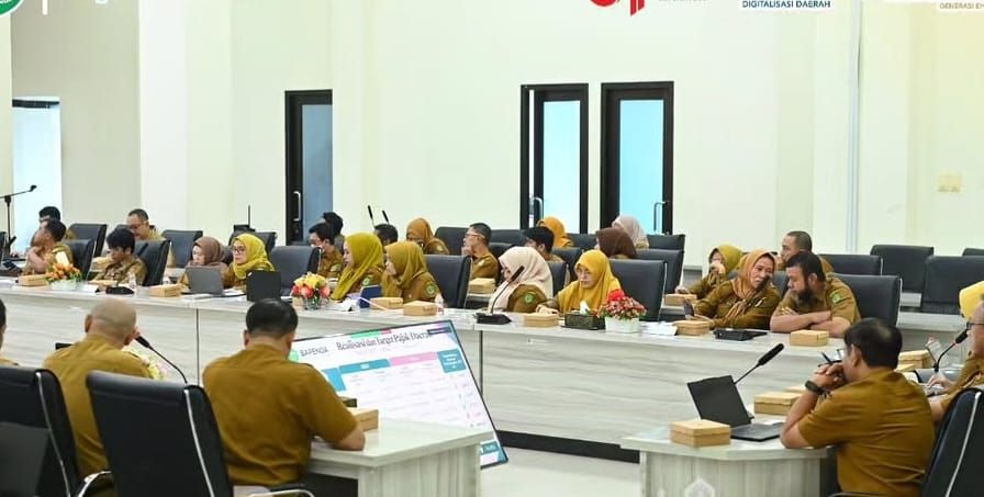 Suasana rapat evaluasi kinerja Bapenda Kaltim Triwulan III 2026