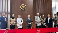 Perpres Ojol Terbaru - Wakil Ketua DPR RI Sufmi Dasco Ahmad saat memberikan keterangan mengenai pembentukan forum sinkronisasi regulasi transportasi daring di Gedung Parlemen, Jakarta.