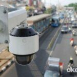 Sistem Tilang Elektronik - Implementasi Sistem Tilang Elektronik (E-TLE) di jalur protokol yang memantau ribuan pelanggaran kendaraan secara otomatis selama Operasi Patuh 2026.