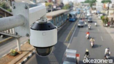 Sistem Tilang Elektronik - Implementasi Sistem Tilang Elektronik (E-TLE) di jalur protokol yang memantau ribuan pelanggaran kendaraan secara otomatis selama Operasi Patuh 2026.
