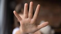 Kasus Bullying Ciputat - Wakil Ketua Komisi III DPR RI Ahmad Sahroni saat memberikan keterangan mengenai pentingnya perlindungan anak dan penegakan hukum di lingkungan sekolah.