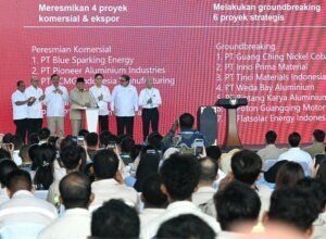 Hilirisasi Nikel Prabowo - Presiden Prabowo Subianto saat meresmikan 11 proyek ekosistem hilirisasi nikel senilai Rp180 triliun di kawasan IWIP, Halmahera Tengah.