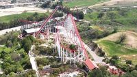 Tragedi Roller Coaster - Petugas keamanan melakukan investigasi di lokasi kejadian jatuhnya seorang pria dari wahana roller coaster setinggi 61 meter.