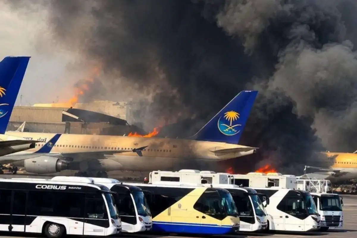 Serangan rudal terhadap Bandara Internasional King Khalid di Riyadh, Arab Saudi, pada Sabtu (10/10).