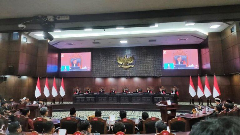 Alasan MK Tolak Gugatan Syarat Pendidikan Gibran